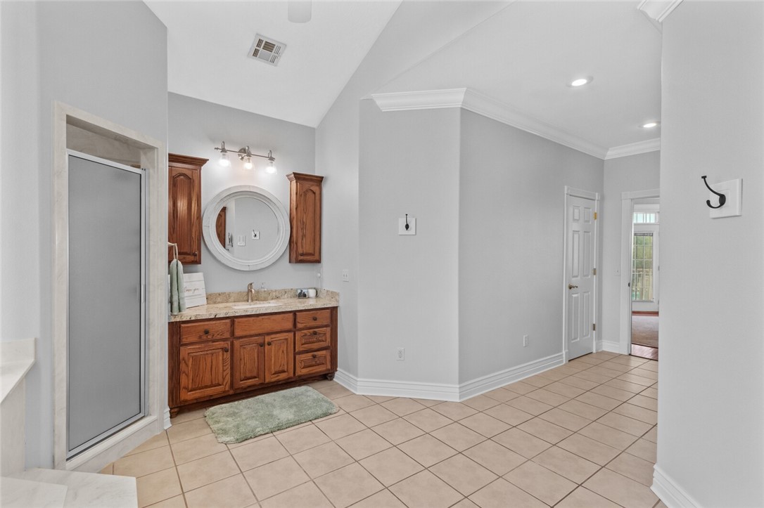 Country close to town - your home - Residential