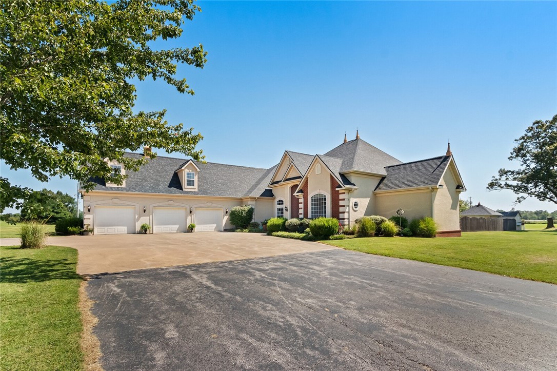 Country close to town - your home - Residential