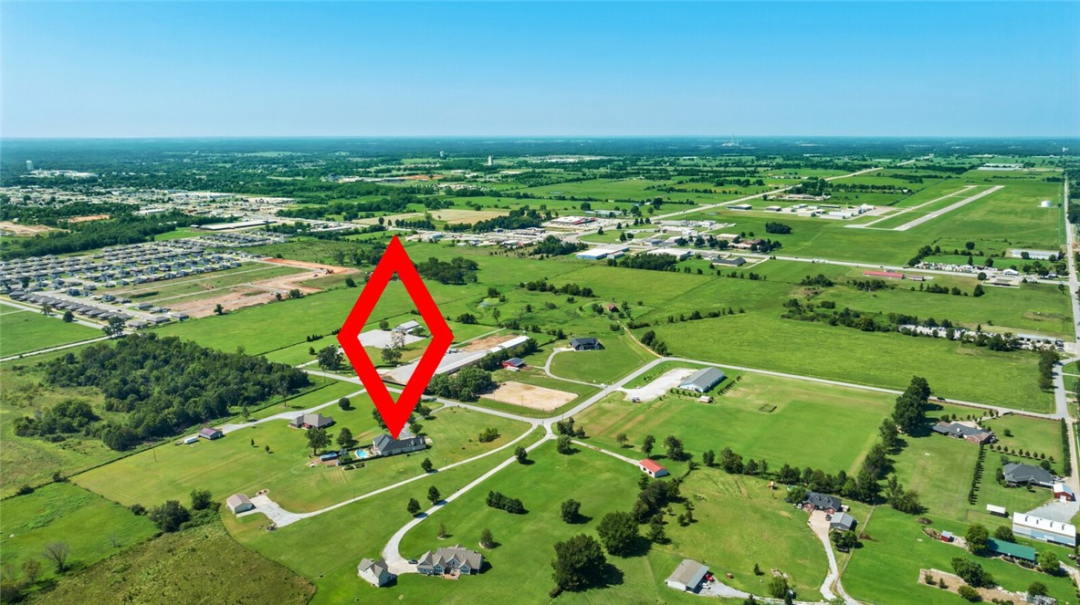 Country close to town - your home - Residential