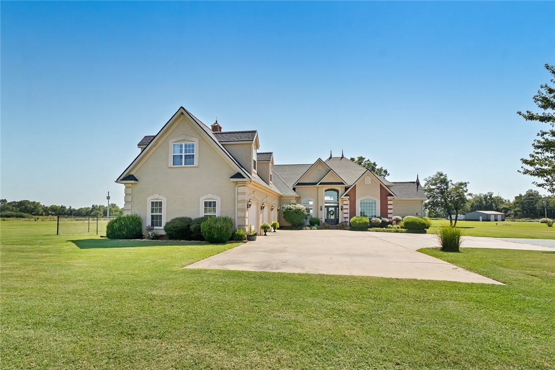 Country close to town - your home - Residential