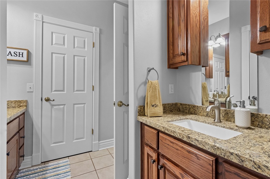 Country close to town - your home - Residential