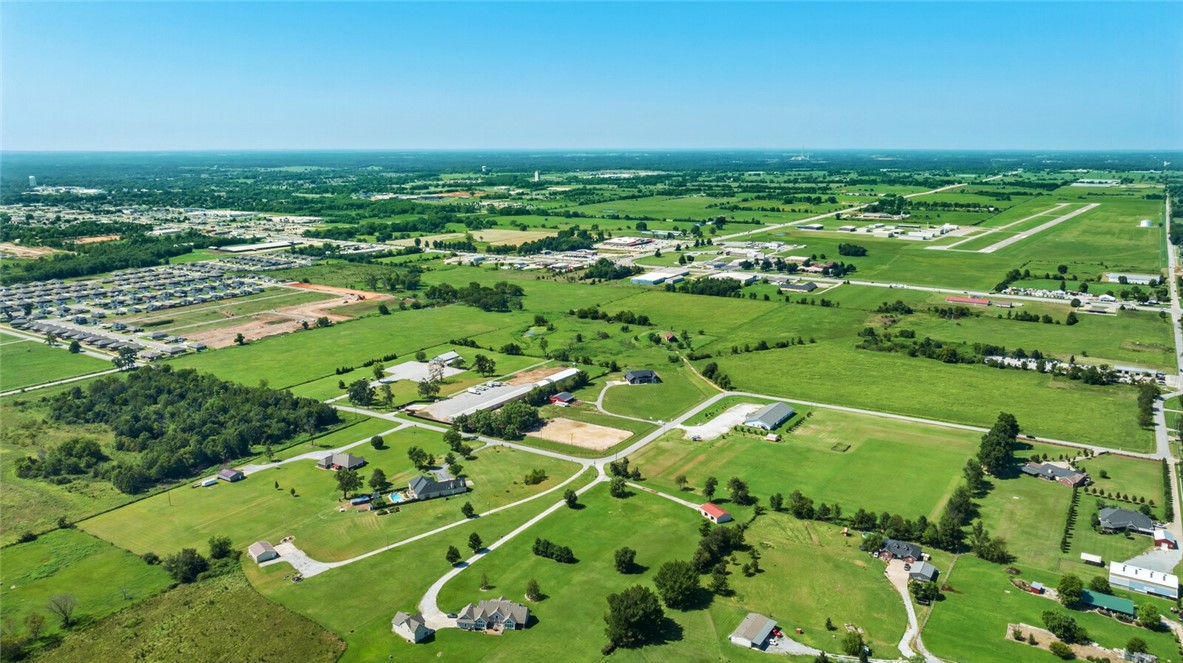 Country close to town - your home - Residential