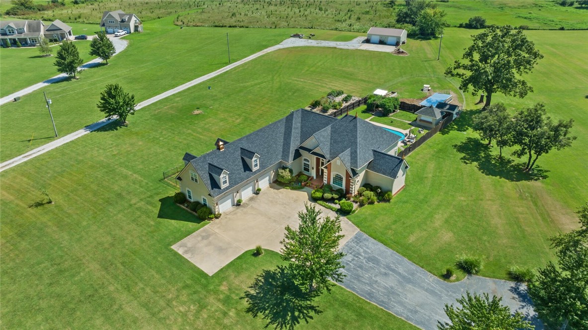 Country close to town - your home - Residential