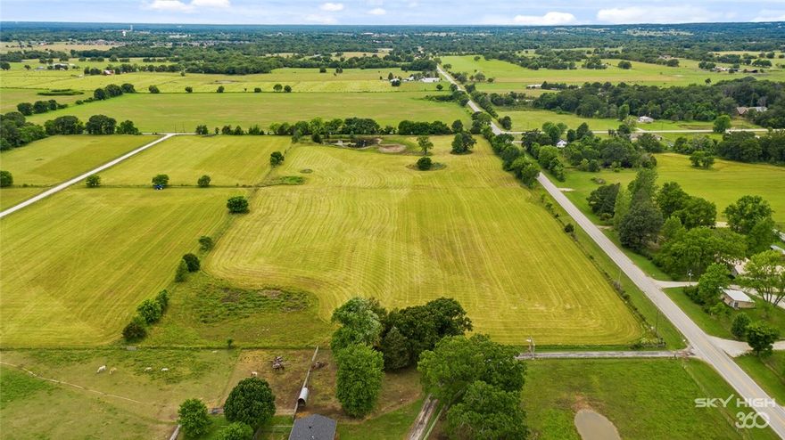 Sitting on the outskirts of the growing community of Pea Ridge, AR, this parcel can be a great location for home or business. Don't miss your opportunity to see this.