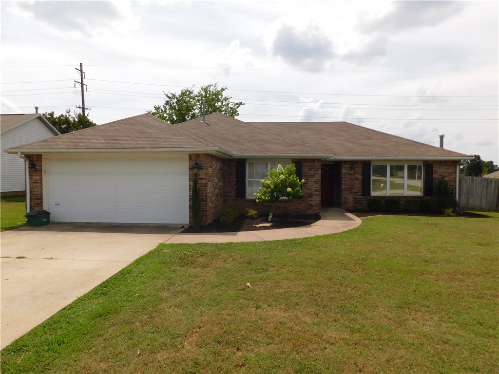 Very well kept 3 BR/2 BA/2-car garage home in west Fayetteville. Large living room, large master bedroom closet capacity, eat-in kitchen, corner lot and large fenced back yard. New carpet in living room and living room freshly repainted. Nice neighborhood and easy access to I-49. Check it out!