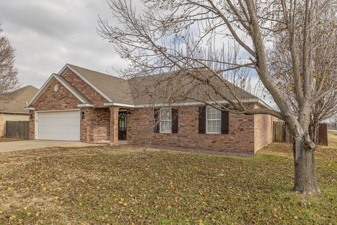 Photo of 570 Bonanza Street, Centerton, AR 72719 (MLS # 1331164)