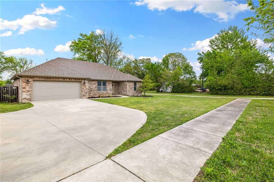 Charming 4 bed, 2 bath home just east of Fayetteville with convenient access to Hwy 16. This move-in ready property features an open floor plan with spacious living area, cozy fireplace, and abundant natural light. The kitchen offers rich wood cabinetry, stainless appliances, and a large island with bar seating, perfect for entertaining. A dedicated dining area adds functionality and style. The primary suite includes a private bath with soaking tub and separate shower. Additional bedrooms provide flexibility for family, guests, or office space. Enjoy a covered back patio overlooking a large backyard, ideal for relaxing or gatherings. Peaceful setting with easy access to town, shopping, and dining.
Seller credit to buyer for $2500 towards carpet allowance with approved offer.