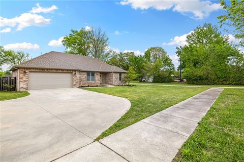 Photo of 5642 E Huntsville Road, Fayetteville, AR 72701 (MLS # 1342939)