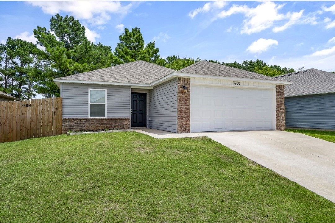 Welcome to this beautifully maintained 3-bedroom, 2-bath home built in 2023. This modern, move-in-ready home features fresh interior paint with a spacious open floor plan. Enjoy the privacy of a fully fenced backyard, ideal for pets, play, or outdoor gatherings. The 2-car garage provides ample storage and convenience. It is only 10 minutes to the bypass, 10 minutes to Lowell, 15 Minutes to Springdale and only 20 minutes to Prairie Creek Marina, all with headache-free easy access. Donāt miss your chance to own this like-new home!