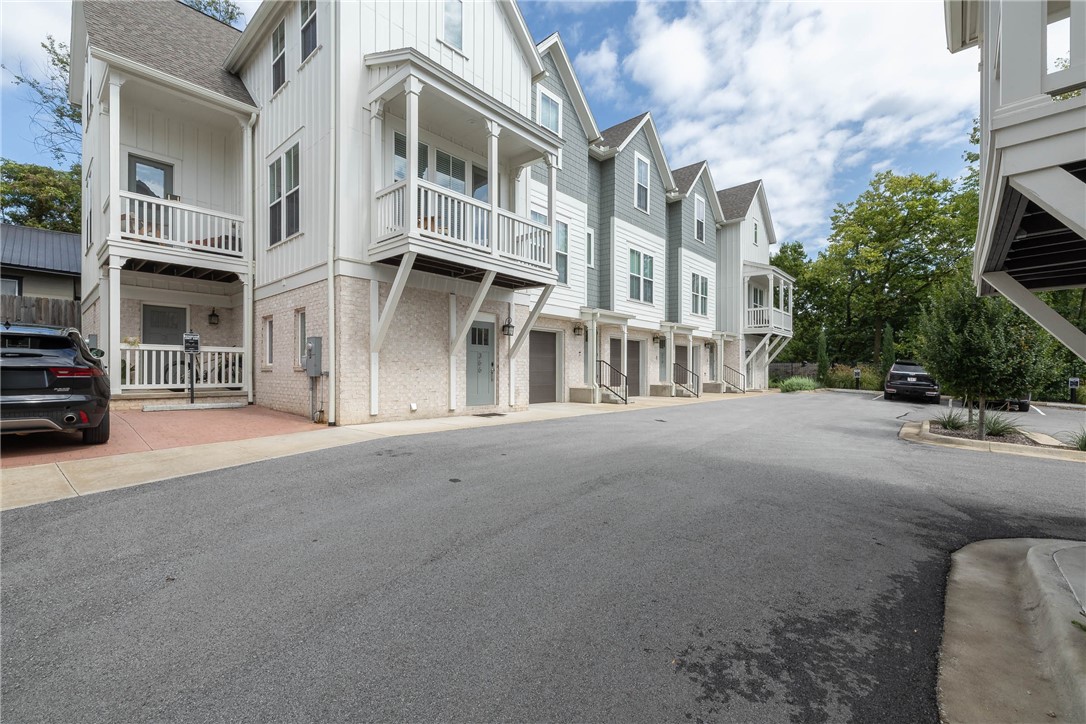 Hill Ave Twnhms Hpr - Residential