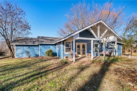 Photo of 117 Short Avenue, Lincoln, AR 72744 (MLS # 1330332)