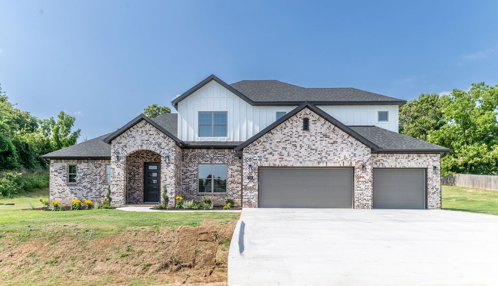 Gorgeous new construction, estate home on one acre lot, located in the desirable Camelot Subdivision!! Five bedrooms and four full baths. Walking distance to Shaw Park and minutes to 612 and 112.