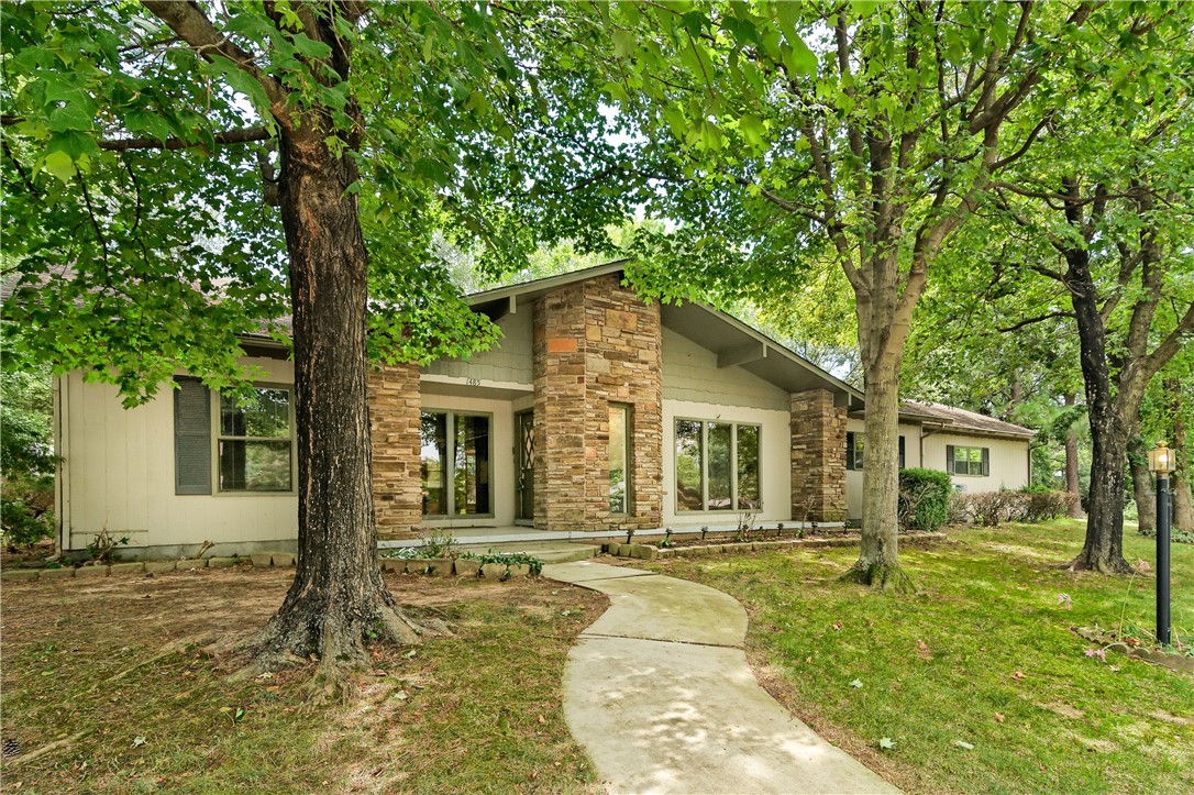 Located near U of A Razorback stadium, this 3-bedroom home offers exceptional features And a 1448 sq ft detached additional unit that has a ¾ bath, electricity and heat. Possibly could be turned into an income-producing rental. The main home features two remarkably spacious bedrooms that grant direct access to a vast patio and deck area, creating a seamless indoor-outdoor flow. Abundant storage, built-in shelves, and a stone fireplace enhance the charm. The expansive kitchen holds great potential and, with a touch of renovation, could transform into a chef's haven with a cozy breakfast nook. The lush surroundings of Fayetteville's coveted subdivision encompass the property, with picturesque trees adorning the landscape. While a bit of updating is required, the property is offered in an AS IS condition, as the Sellers opt not to undertake repairs. This residence presents a wonderful opportunity to shape a dream home in a sought-after location.
Plus, it has a community pool!