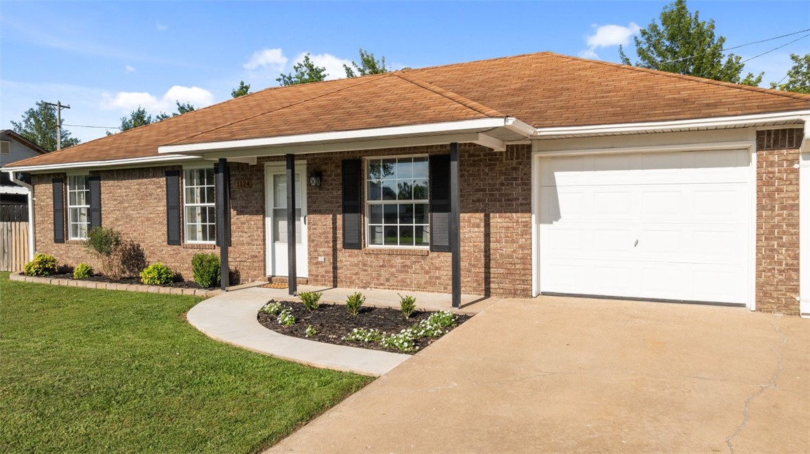 Charming updated all-brick home offering 3 bedrooms, 1.5 bathrooms, and 1,225 square feet of stylish, low-maintenance living. Luxury vinyl plank flooring runs throughout the entire home, including the bonus roomāperfect for a home office, playroom, or dedicated dining room. The primary bedroom features a private ensuite half bath for added comfort.
Step outside to a covered back patio with a peaceful view and direct access to Edmiston Park through the back gateāideal for walking dogs, walking yourself or getting kids off screens to go play outside while still being in eyesight. The fully fenced yard includes fresh landscaping, creating a welcoming outdoor space. A one-car garage adds convenience & extra storage.
Enjoy the best of both worlds with a small-town atmosphere and easy access to all that Northwest Arkansas has to offerāa little less than 30 minutes to both Bentonville and Siloam Springs.
Donāt miss this move-in ready home with location, comfort, and charm!