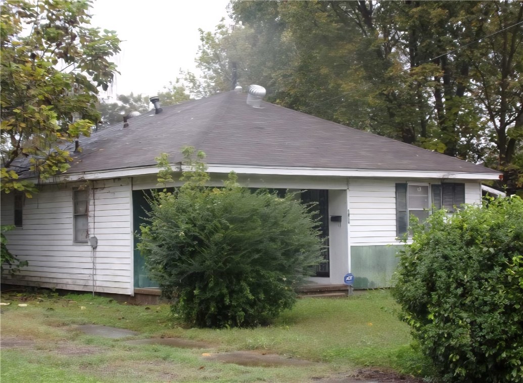 Welcome to this cozy and inviting home in Blytheville, Arkansas of Mississippi County. It is perfect for first-time buyers or savvy investors! Featuring two well-sized bedrooms and a full bath, this property offers a functional layout and plenty of natural light with lots of potential to make it your own. Currently occupied with tenant.