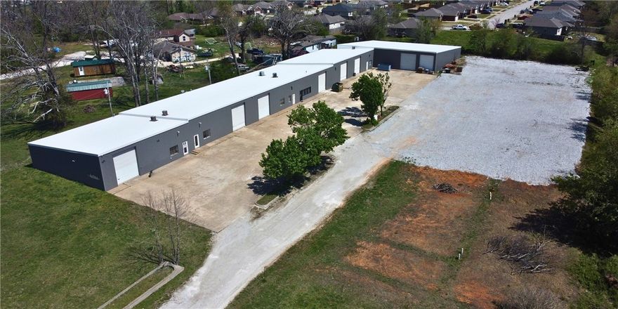 Total SF available: 2,501 SF – 11,029 SF.

Asking rent: $11.50 – $12.00 PSF.

Rent type: NNN.

Total units: 5.

Zoning: HC.

Max wall height: 16'.

Grade level doors: 1–2 per unit.

Yard space: Available upon request.

Unit Availability & Pricing

Unit A: 2,526 SF at $12.00 PSF.

Unit B: 2,503 SF at $12.00 PSF.

Unit C: 2,515 SF at $12.50 PSF.

Unit D: 2,501 SF at $12.50 PSF.

Unit E: 11,029 SF at $11.50 PSF.

Property Highlights

All spaces to be delivered with new office renovations including new flooring, paint, and fixtures.

Warehouse space to be delivered with new high bay LED lighting.

3.2 mile drive to Interstate-49.