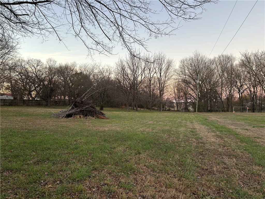 1.73 AC lot in the heart of Prairie Grove. Near the battlefield, schools, and downtown. Lot is level with a few mature trees and city utilities available.
Deed restrictions: 2500 sf minimum, no shop homes/barndos and no mobile homes