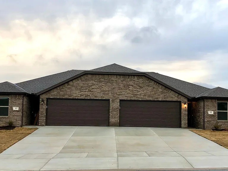 Newer duplex in great location! Close to the Wal-Mart neighborhood market on Hwy 102 and Green House Rd in Bentonville, 3 bedroom split plan, 2 baths, open living space, wood look tile in main living space and carpet in the bedrooms. Kitchen has gas range, granite and pantry. Refrigerator and washer & dryer provided. Wood privacy fence back yard. No smoking. Pets negotiable with owner approval.