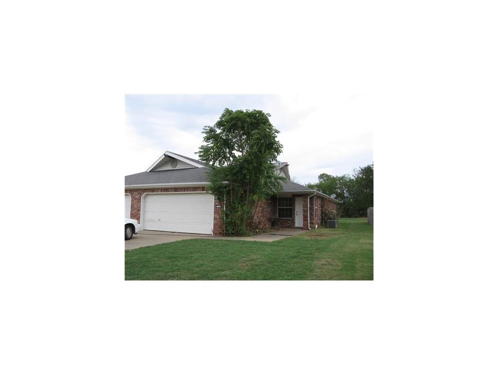 Great 3 bedroom 2 bath duplex, fire place, large master closet, great kitchen with large pantry, 2 car garage, large backyard.