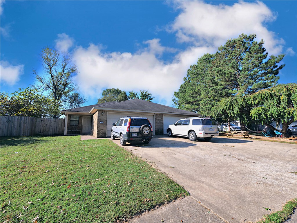 Duplex 2 car garage 2 bedrooms 1 full-bath 1 half bath 1,150 sqft each unit great investment opportunity close to downtown rogers and schools