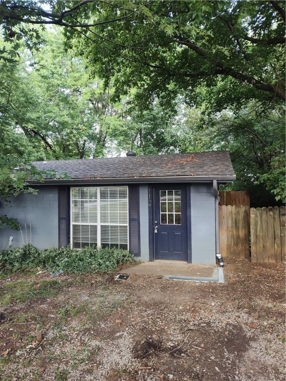 Nice 1 bedroom 1 bath duplex, unit comes with washer, dryer, dishwasher, stove, fridge and microwave. Oversized privacy fenced backyard. Broker owned.