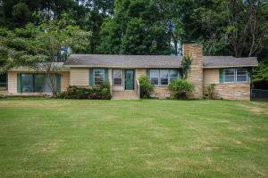 This beautifully built custom home sits on a park like setting in the middle of town on over an acre. The open floor plan is perfect for family activities and entertaining . This home inculdes 2 wood fireplaces, a large den with rock floors and an outdoor kitchen area that is perfect for grilling! This is a must see.