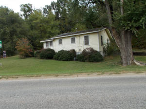 Great Business location Hwy Frontage 688 sq ft building and waiting area 2 offices bathroom Kitchen area, possible 3rd office