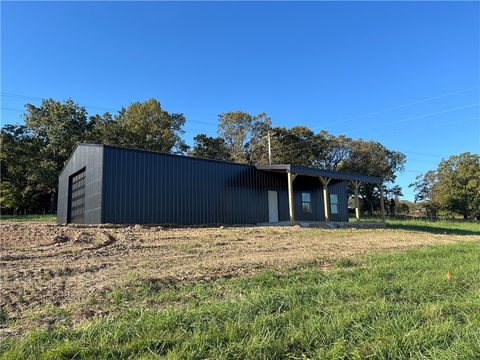Photo of 8253 Hwy 412, Huntsville, AR 72740 (MLS # 1327046)