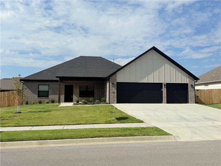 If you’re looking for a quality built home then you must check out Summerfield. Spacious kitchen with white cabinetry, stainless steel appliances including a 5 burner gas range and 3cm granite countertops. The Owner's Retreat has an ensuite with double vanities and a large, fully tiled shower. Wood look tile throughout the main living areas and kitchen. Blinds, Gutters, a full fence and a fully sod yard are included. Walking distance to Creekside Park.