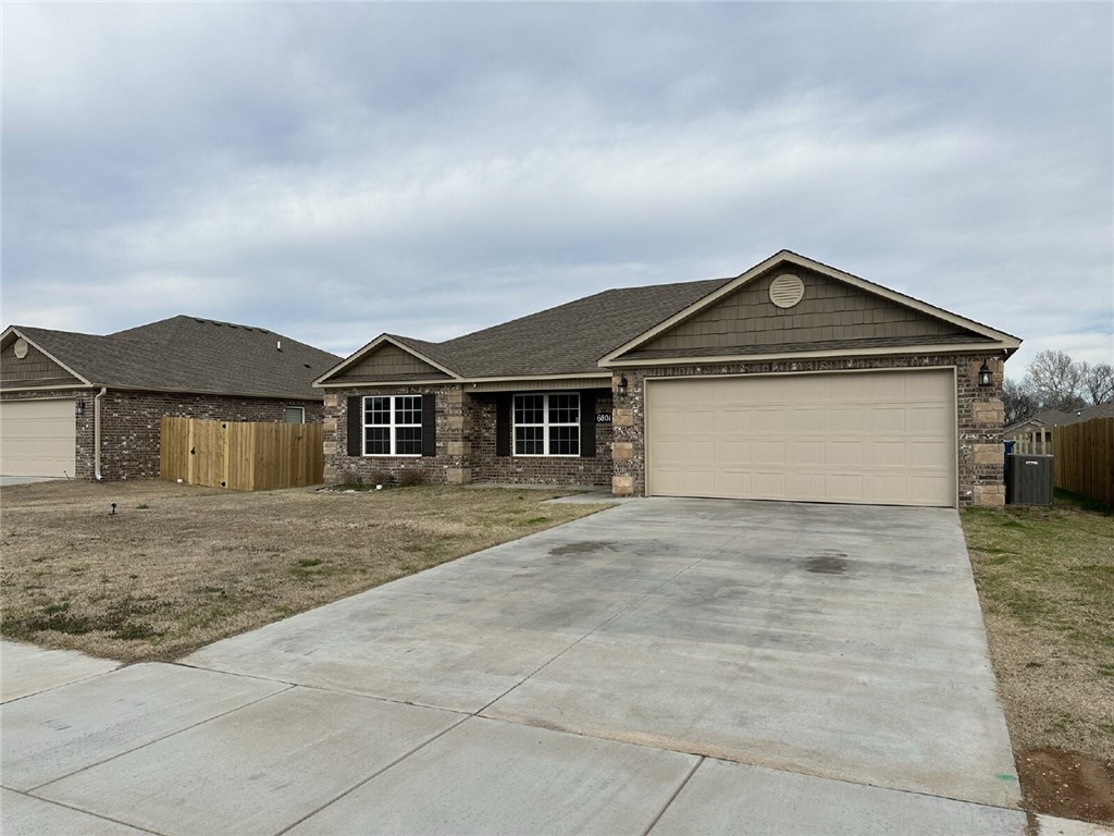 Spacious brick home in Bentonville featuring a split floor plan with 3 bedrooms and 2 bathrooms. The open living room and kitchen offer a large peninsula and come equipped with stainless steel appliances, including an electric range, microwave, refrigerator, and dishwasher. Situated on a flat lot with a fenced backyard, this home is ideal for gatherings and outdoor enjoyment. Conveniently located near Walmart Distribution Centers, with easy access to Northwest Arkansas Regional Airport and all that Northwest Arkansas has to offer.