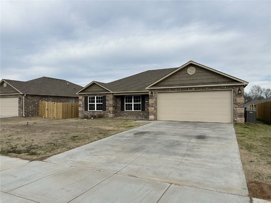 Spacious brick home in Bentonville featuring a split floor plan with 3 bedrooms and 2 bathrooms. The open living room and kitchen offer a large peninsula and come equipped with stainless steel appliances, including an electric range, microwave, refrigerator, and dishwasher. Situated on a flat lot with a fenced backyard, this home is ideal for gatherings and outdoor enjoyment. Conveniently located near Walmart Distribution Centers, with easy access to Northwest Arkansas Regional Airport and all that Northwest Arkansas has to offer.