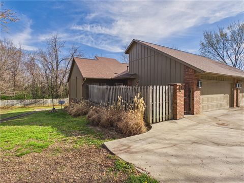 Photo of 78 E Sycamore Street, Fayetteville, AR 72703 (MLS # 1340142)