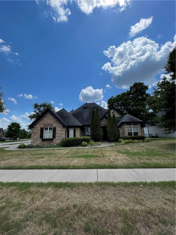 Great executive home in copper creek. Home features 4 bedroom, 2.5 bathrooms, formal dining, breakfast nook off kitchen, large living area with gas log fireplace, stained concrete floors, large laundry room, 3 car garage, and huge back patio with outdoor, fireplace. Master bath with Jacuzzi tub & separate showers.