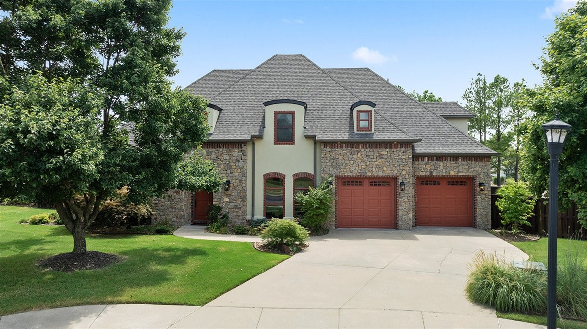The perfect home for a family! A nearly 2900 sq ft home with 4 bd and 3.5 baths, with all bedrooms having direct connectivity to bathrooms. A second floor media room/playroom with great storage and a first floor stand-alone office with built in bookcase allows you to live, entertain and work. A great backyard that allows the dog to run or kids to play soccer or throw the football. In the north section of Chapel Hill which means no through traffic and a flat round street, making it great for kids to ride laps on their bikes while you lounge in the front yard. 3-min drive or a short bike ride to Crystal Bridges, the Amazeum, Whole Health Institute, the Alice Walton School of Medicine and Memorial Park. Minutes from Bentonvilleās downtown square, the new Walmart Home Office and schools in the area. Other features include a lrg 2nd floor walk-in attic offering great storage or living space expansion. New roof this year, HVAC 3 yrs old and tankless water heater 2 yrs old.