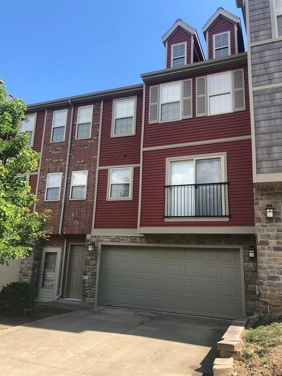 Don’t miss out on this Fayetteville condo! 2 bed, 2.5 bath, 2 car garage, all appliances included, pantry, and walk-in closets. Conveniently located less than 10 minutes from the U of A campus with easy access to I49 and 15 minutes from downtown Fayetteville! We process applications as we receive and once an application is approved, we reach out for deposit. Deposit secures the unit not the application. Please be aware of scams. Our application process is to be paid online through a secure portal, and we do not accept cash, CashApp, Venmo, and/or PayPal.