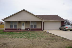 Immaculate 3 BR/ 2AB home in Pottsville School District. Home features an open floor plan, a spacious living room, enclosed screened-in back porch, Mancave/office, and workshop on concrete slab with electricity ALL situated on an Extra large lot.