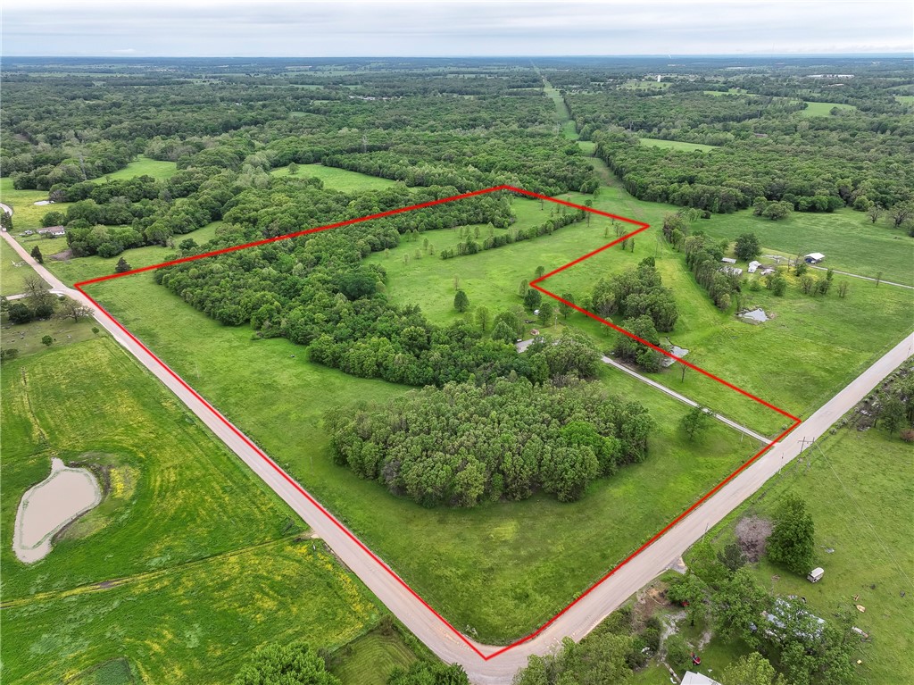 Discover the perfect blend of privacy, beauty, and opportunity on these 30 acres southwest of Gravette! With multiple buildable sites, this property is ideal for your dream home, a hunting retreat, or recreational getaway. Enjoy the peaceful seclusion of nature while still being conveniently located near town amenities. Rolling terrain, mature trees, and abundant wildlife make this land a true haven for outdoor enthusiasts.
Whether you're looking to build, explore, or invest, this property offers endless potential. Don’t miss the chance to make this beautiful piece of NWA your own.