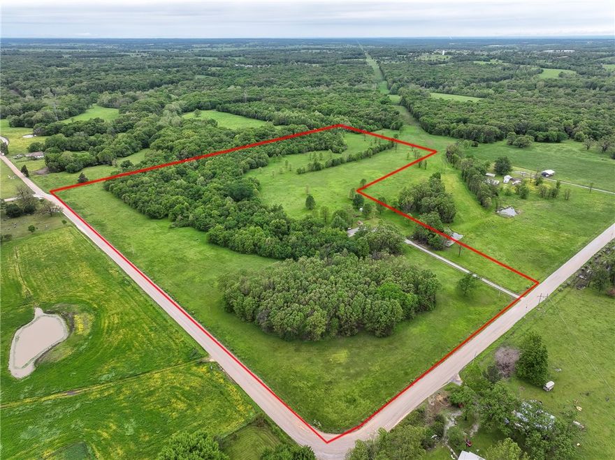 Discover the perfect blend of privacy, beauty, and opportunity on these 30 acres southwest of Gravette! With multiple buildable sites, this property is ideal for your dream home, a hunting retreat, or recreational getaway. Enjoy the peaceful seclusion of nature while still being conveniently located near town amenities. Rolling terrain, mature trees, and abundant wildlife make this land a true haven for outdoor enthusiasts.
Whether you're looking to build, explore, or invest, this property offers endless potential. Don’t miss the chance to make this beautiful piece of NWA your own.