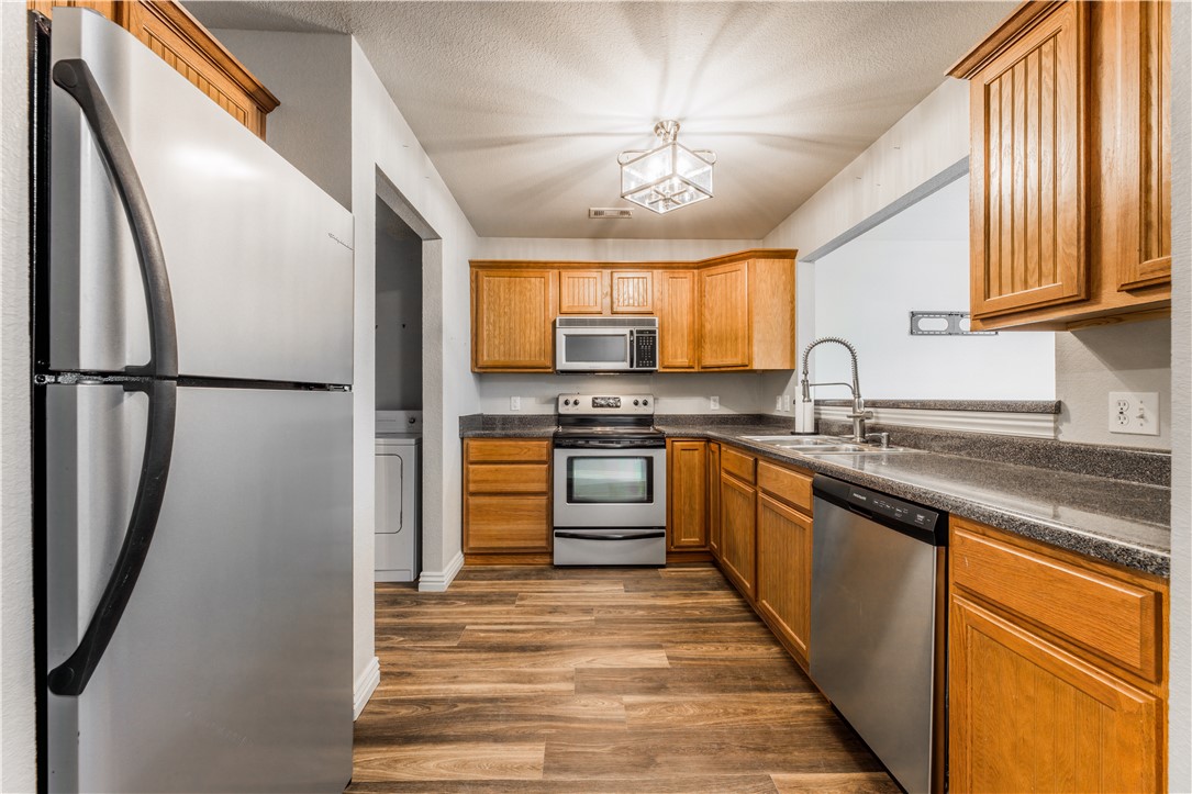 Wood Ave Condo Hpr - Residential