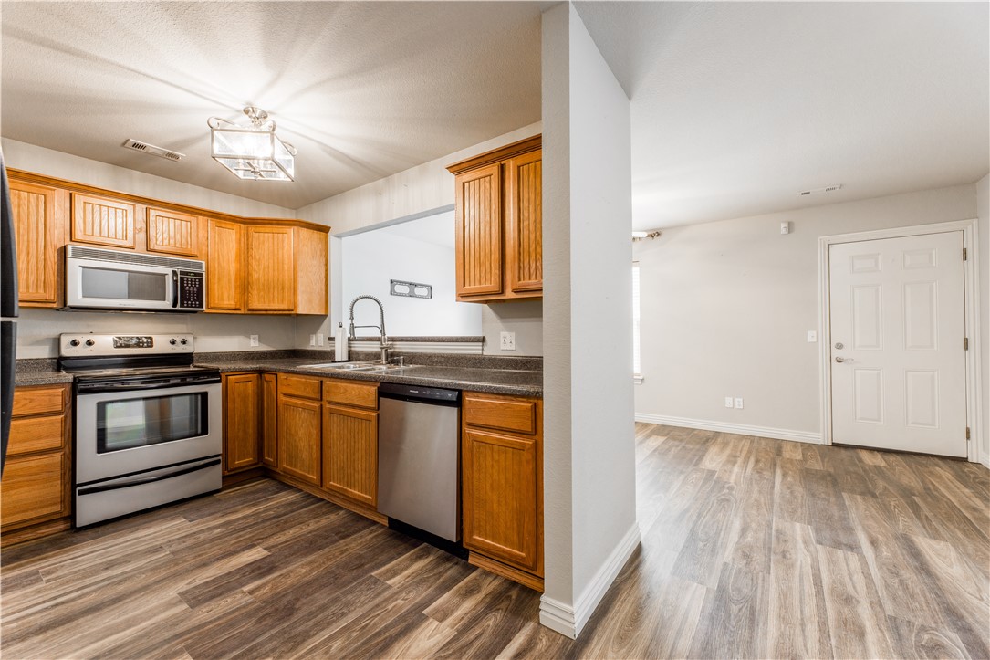 Wood Ave Condo Hpr - Residential