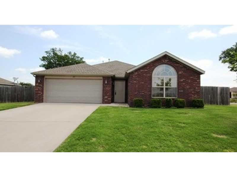 A great home sitting on a quiet corner lot in a super convenient Centerton neighborhood! This home has been extremely well maintained and just completely repainted on the inside. It is perfect for an investor or first time home buyer and even qualifies,for 100% Rural Development Financing! Seller is offering an AHS Home Warranty if requested.