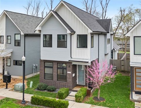 Photo of 218 SE 7th Street, Bentonville, AR 72712 (MLS # 1338683)