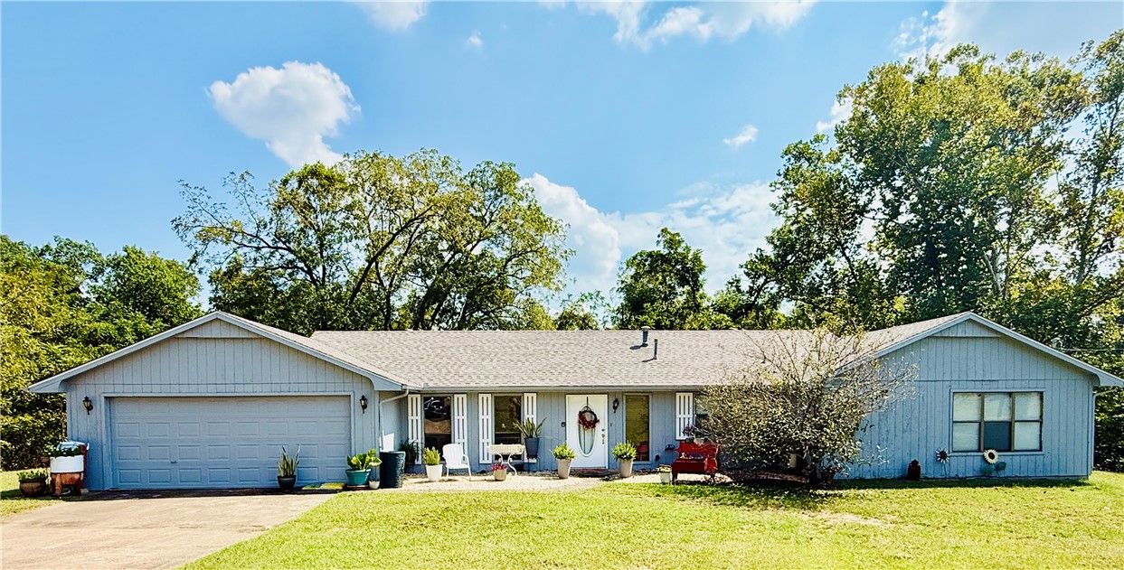 Rare find on the edge of Bentonville, just into Centerton! This 3-bedroom, 2.5-bath home offers over 2,700 sq. ft. of living space on 1.63 private acres at the end of the road. Featuring two living areas and a large formal dining room, this home has plenty of space for both everyday living and entertaining. Cozy wood-burning fireplaces are found in both the main living room and the primary suite.
Enjoy the outdoors with a deck off the living room and another off the primary bedroom, overlooking the large, flat backyard. The spacious kitchen, generous dining area, and oversized utility room with half bath add convenience and function. Property includes an attached 2-car garage plus a detached single garageāperfect for a boat, extra car, or storage. Set far off the road with a long concrete driveway and huge front yard, this property offers privacy and seclusion while still close to all Bentonville amenities. Also for sale Mls 1322507
https://maps.app.goo.gl/jGaNdQfLsLLLmbnn6