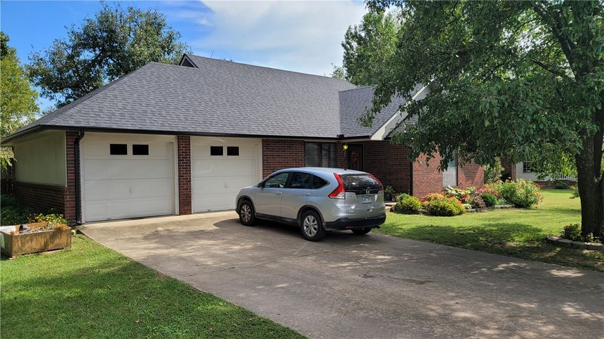 Location is everything, just outside of city limits yet close to food,
shopping, and entertainment! Sitting on a dead-end street, this home
offers a large lot with plenty of room, plus space for a garden, chicken
coop, and four dwarf fruit trees (2 peach, 2 apple). The home has been
updated throughout, with a new roof in Sept 2025.

3 bedrooms, 2 bathrooms.
Updated throughout with modern finishes.
Brand new roof installed September 2025.
Space for a garden and chicken coop.
Four dwarf fruit trees (2 peach, 2 apple).
Conveniently close to shopping, dining, and entertainment in Siloam Springs.