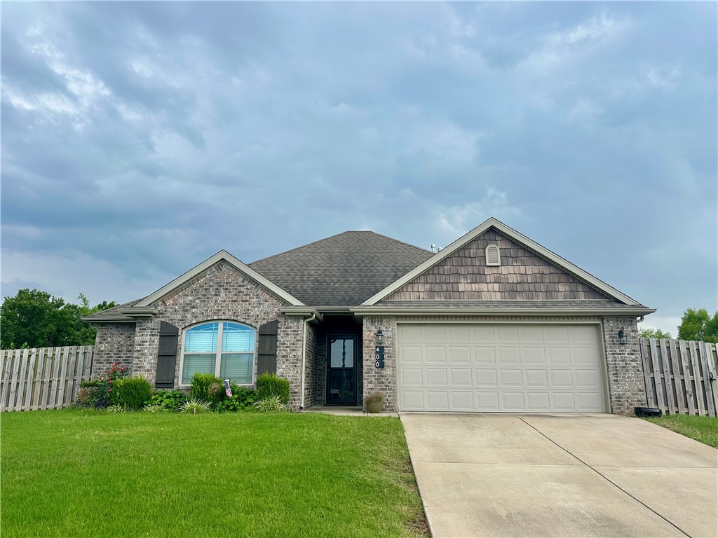 One level brick 3 bed/2 bath with bonus hobby/office/exercise room. New wood floors, tile with zero carpet. Eat in kitchen. No neighbors behind and situated on corner lot allows for privacy. Yet conveniently located neighborhood close to schools/businesses/and restaurants.
