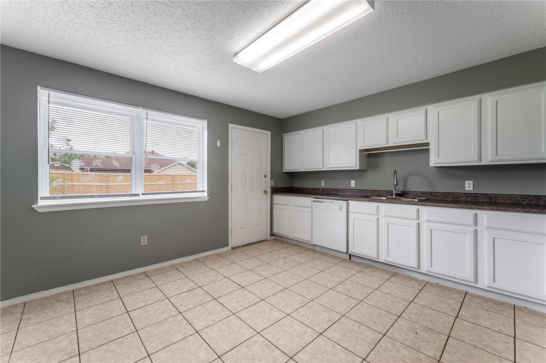 Oak Hill Iii Ph 1 Rogers - Residential Lease