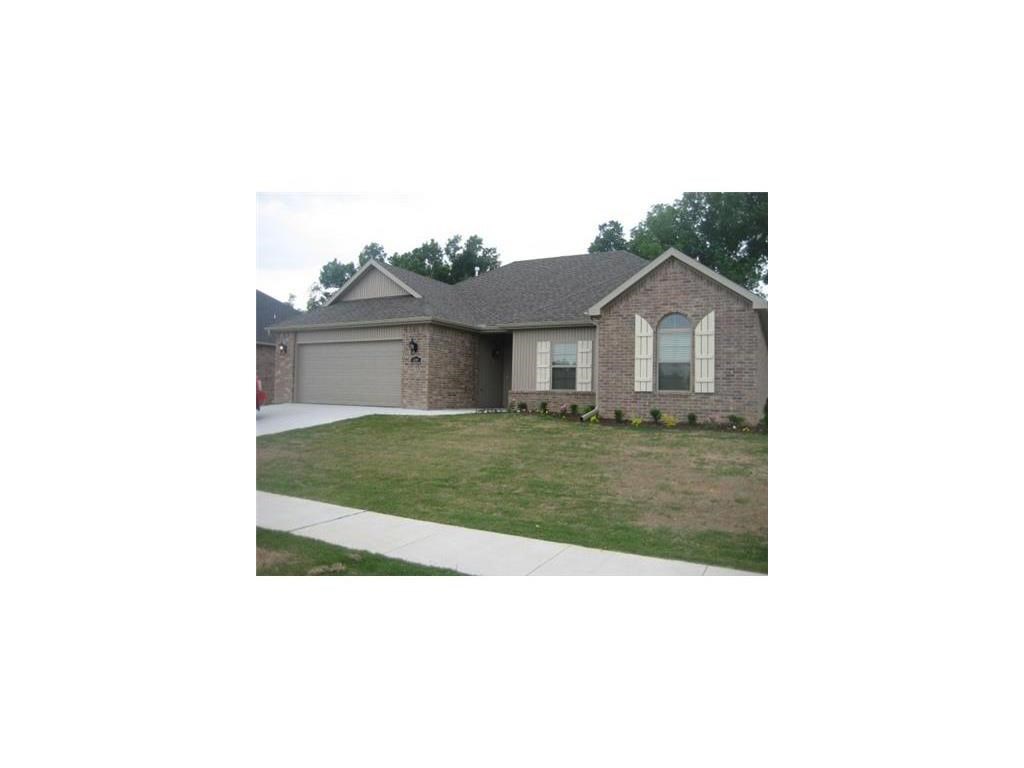 3 bedroom 2 bath home in East Fayetteville. Pets are very much welcomed with pet deposit. Include granite counters, tumbled marble backsplashes, covered back patio's, large lots, finished garages with epoxyed floors.