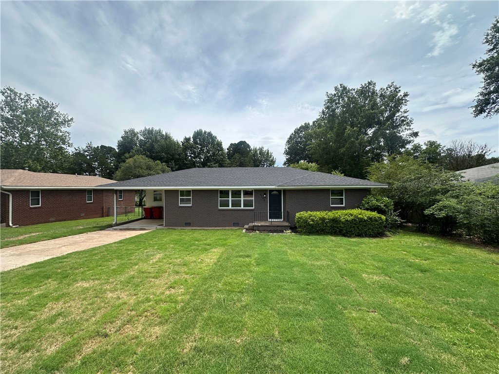Sold Prior to Entering MLS.
Completely Remodeled Home in Morrilton, AR ā 1,521 Sq Ft
Step inside this beautifully renovated home where no detail was overlooked! Featuring a full remodel from top to bottomāincluding a stunning new kitchen, updated bathrooms, and refreshed living spacesāthis home blends modern finishes with timeless charm. Whether youāre hosting family gatherings or relaxing after a long day, the thoughtful updates make every inch of this 1,521 sq ft home feel brand new. Conveniently located in the heart of Morrilton, this one is move-in ready and waiting for you!