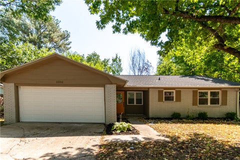 Photo of 2332 Clover Drive, Fayetteville, AR 72701 (MLS # 1361370)