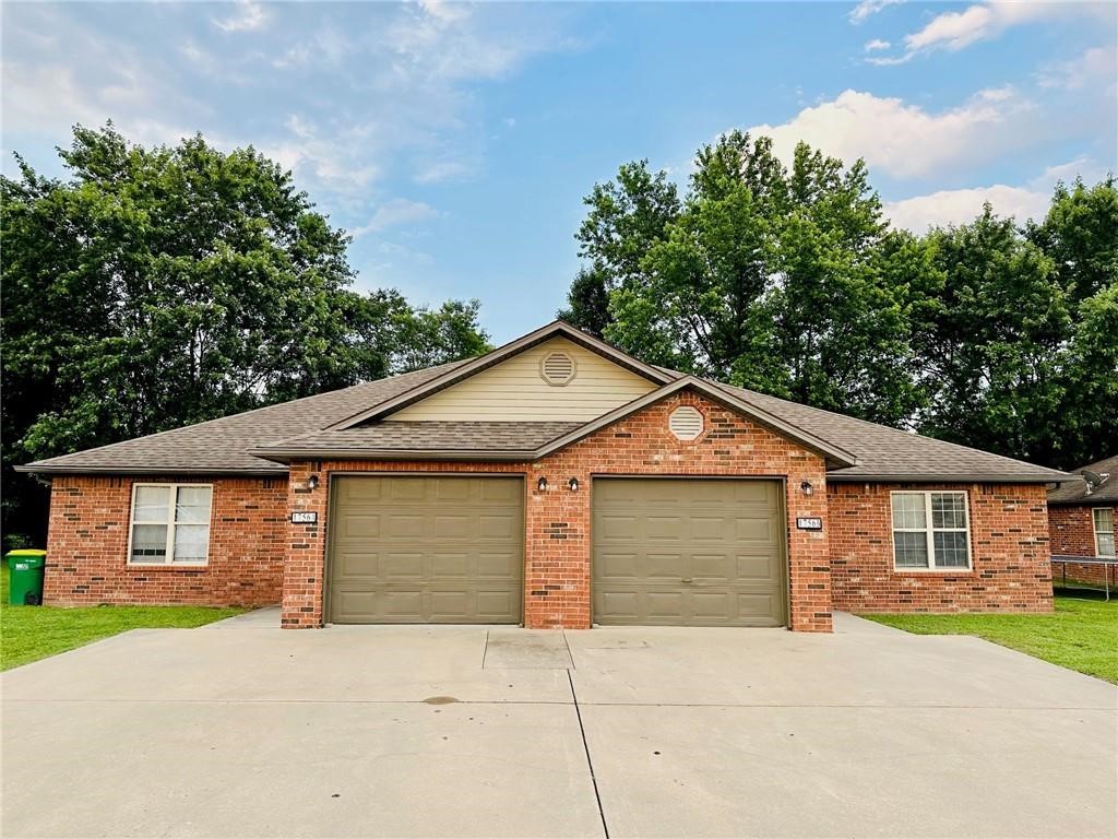 Excellent Rental opportunity in this 1 Story, 3 bed, 2 bath 1 car garage property in Springdale with amenities like ceramic tile flooring in living areas and wet areas with carpet in bedrooms, all appliances including washer & dryer but excluding microwave, fenced in back yard and more.